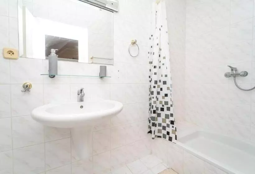 Majatalo Hotýlek Na Mýtě