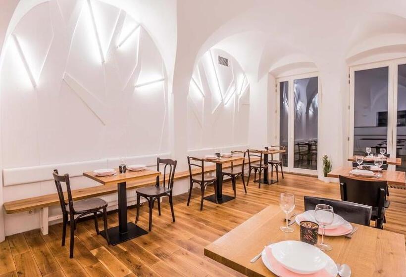 펜션 Penzion A Restaurace 14