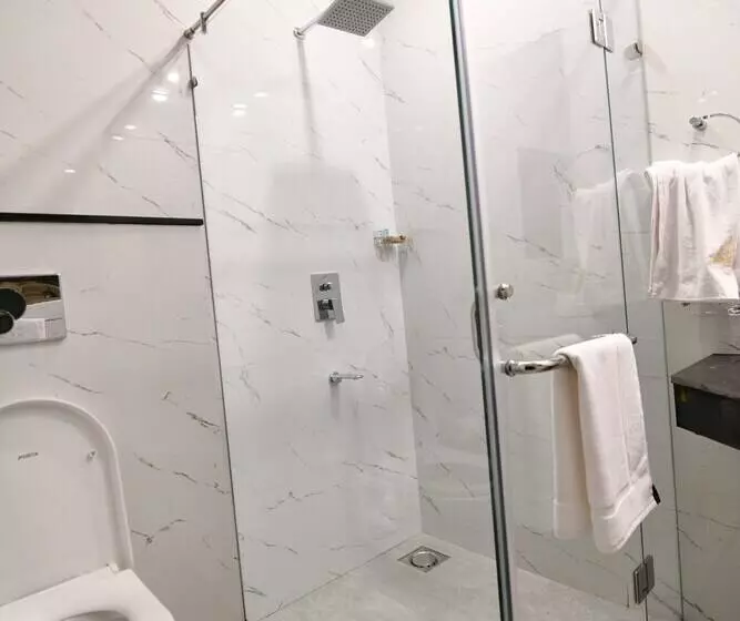 پانسیون Royal Regency