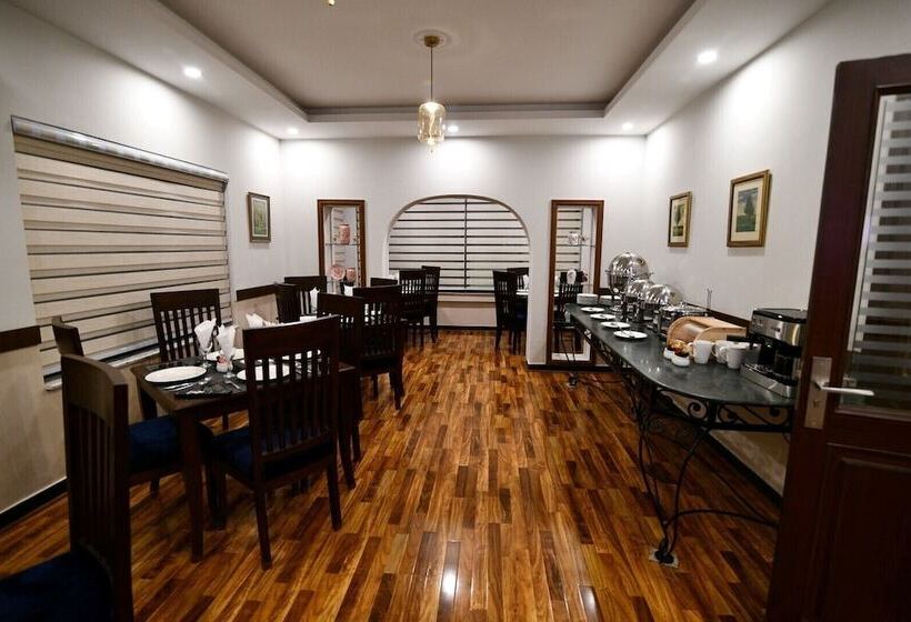 پانسیون Royal Regency