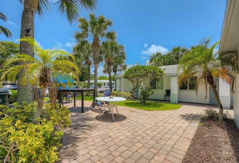 Singer Island Stunner 2 Br