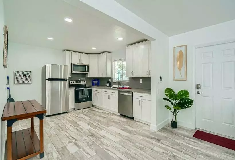 Singer Island Stunner 2 Br