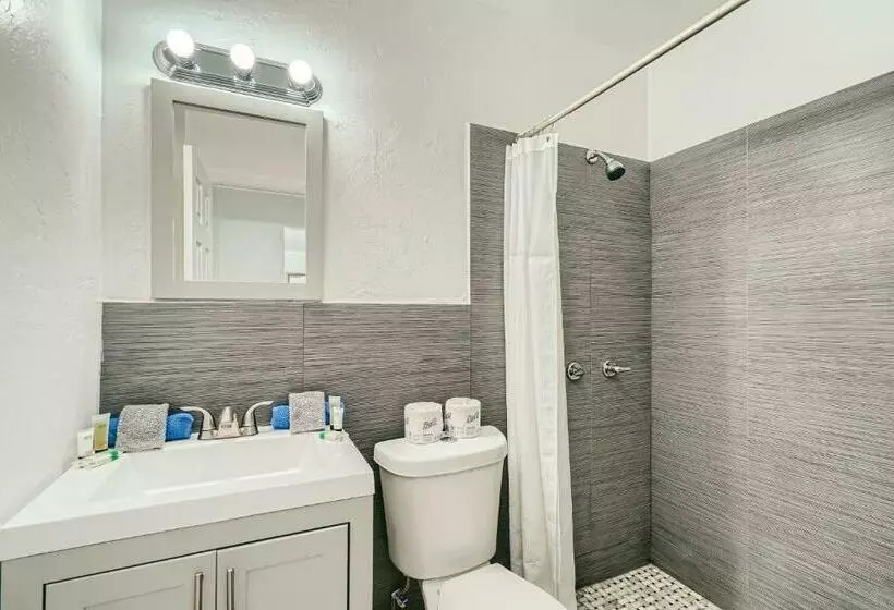 Singer Island Stunner 2 Br