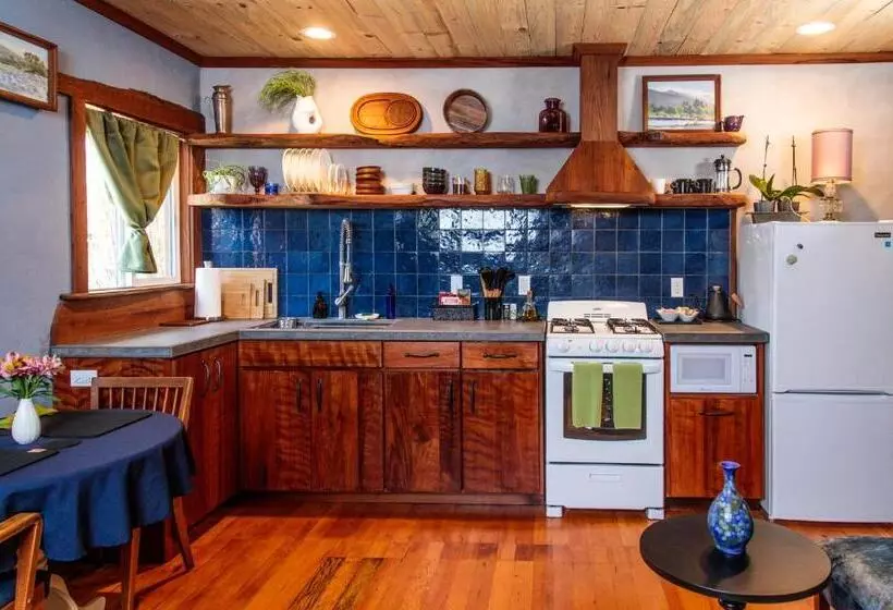 Retkeilymaja The Front Porch Hidden Oasis