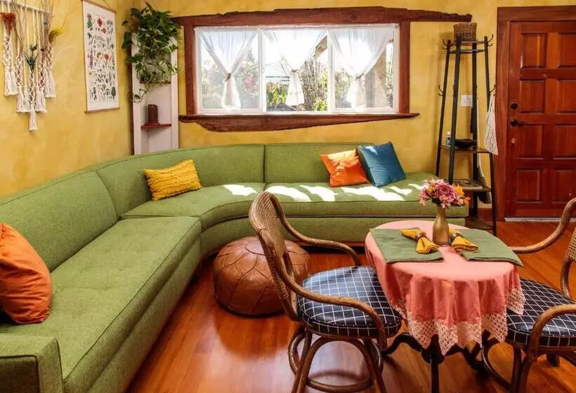 Retkeilymaja The Front Porch Hidden Oasis