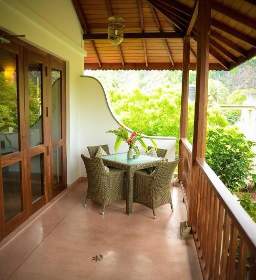 צימר Kingfisher Bamboo Garden Villa