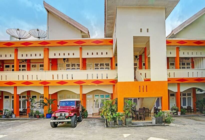 בית מלון כפרי Oyo 91984 Taufik Kost Syariah