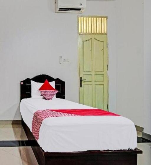 בית מלון כפרי Oyo 91984 Taufik Kost Syariah