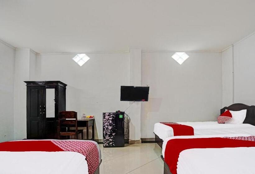 בית מלון כפרי Oyo 91984 Taufik Kost Syariah