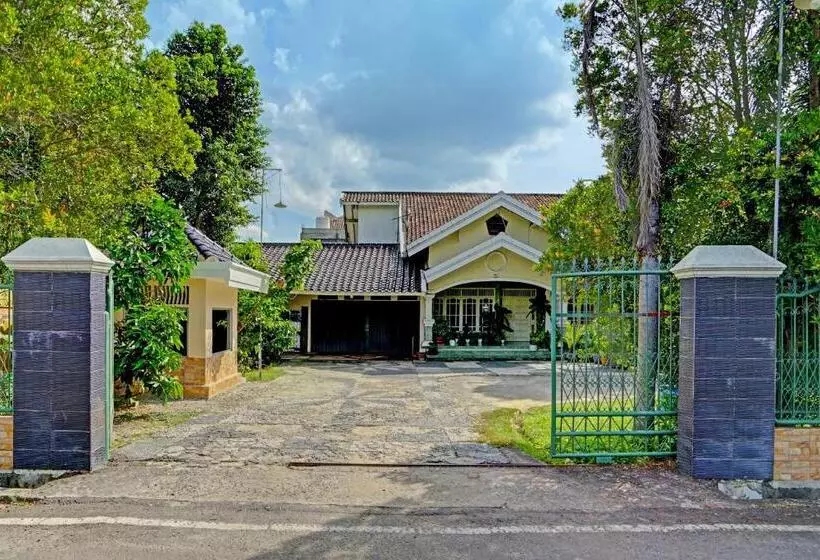 ホテル Oyo 91984 Taufik Kost Syariah