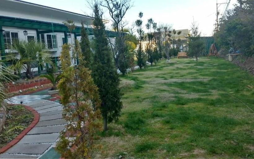 בית מלון כפרי Pension Le Passage   Vacation Stay 11300v