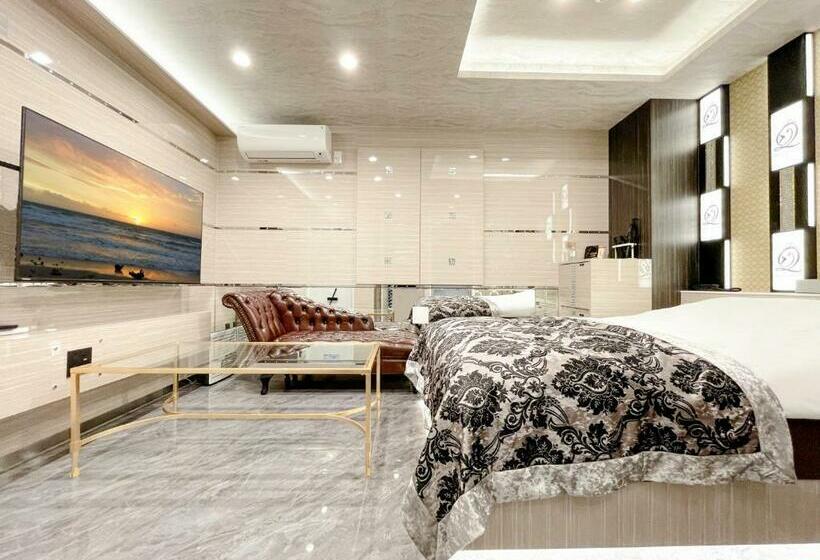 בית מלון כפרי Queen Annex