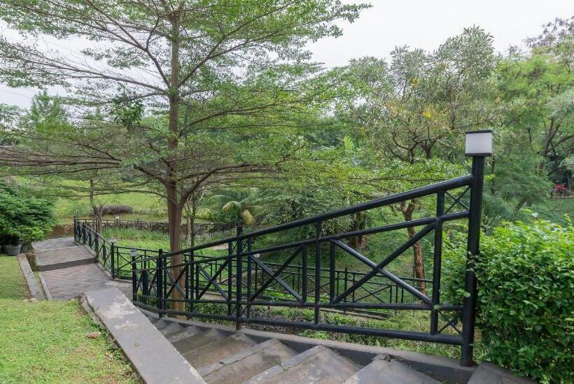 בית מלון כפרי Redliving Apartemen Gunung Putri   Sirooms