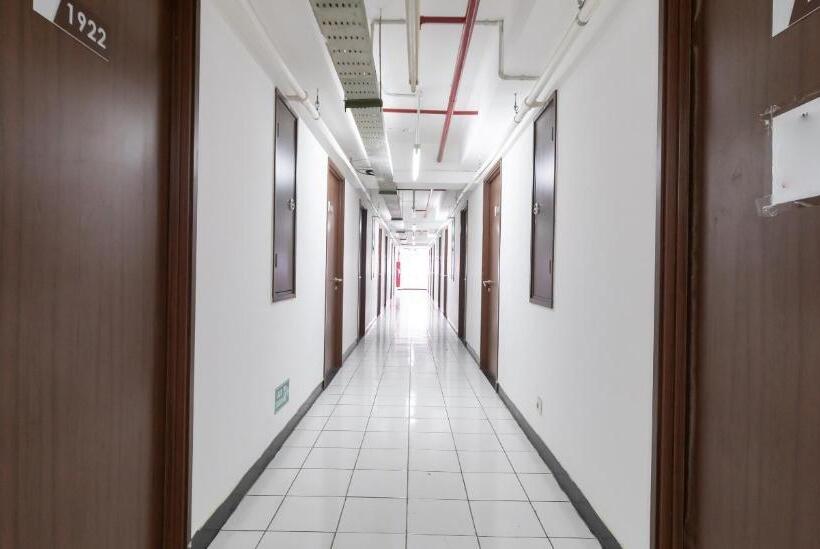 בית מלון כפרי Redliving Apartemen Gunung Putri   Sirooms