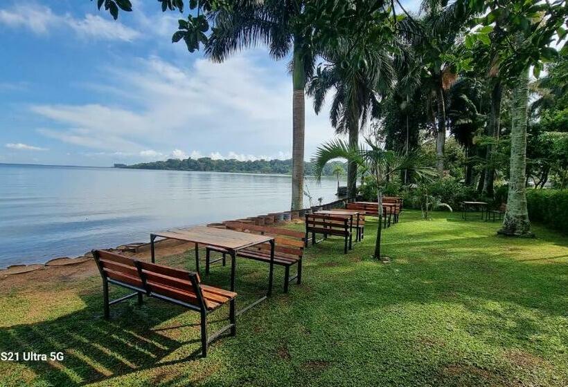 Отель Saffron Beach Bistro & Cottages