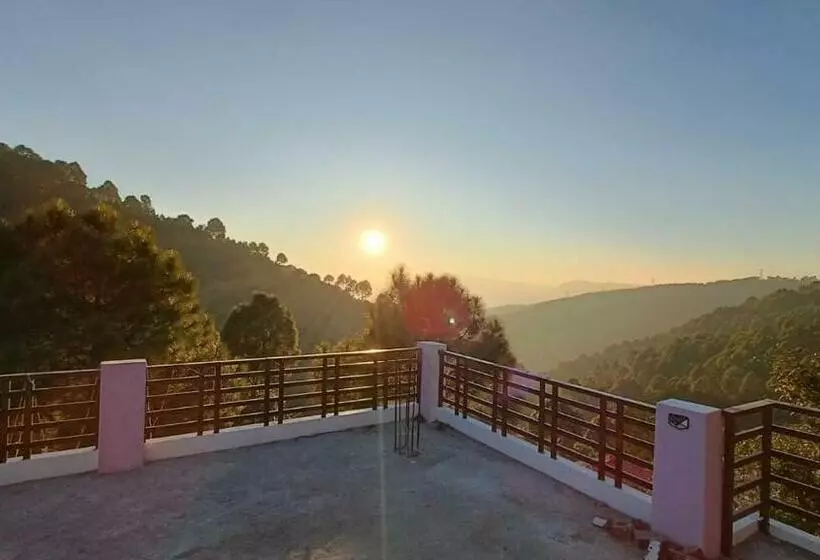 Hotelli The Hill Heaven Home Stay