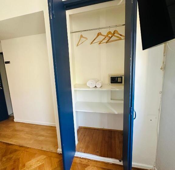 پانسیون Maktvb Europa Hostal Boutique