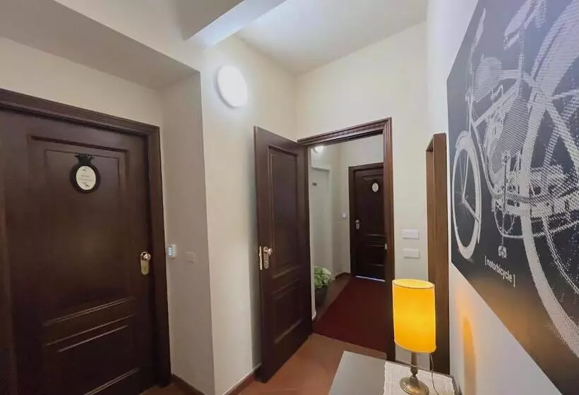 تختخواب و صبحانه Dimora Conte Cavour