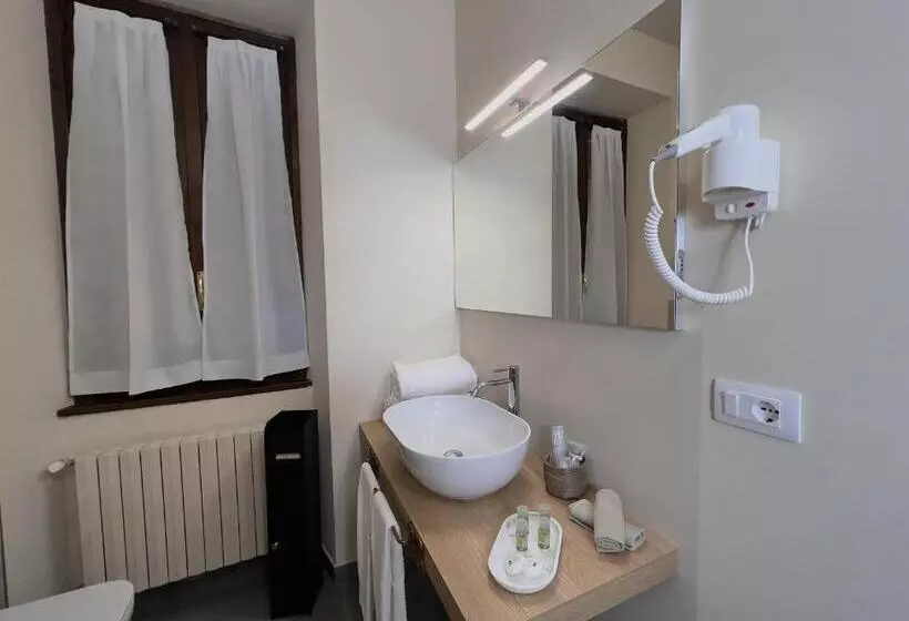 تختخواب و صبحانه Dimora Conte Cavour