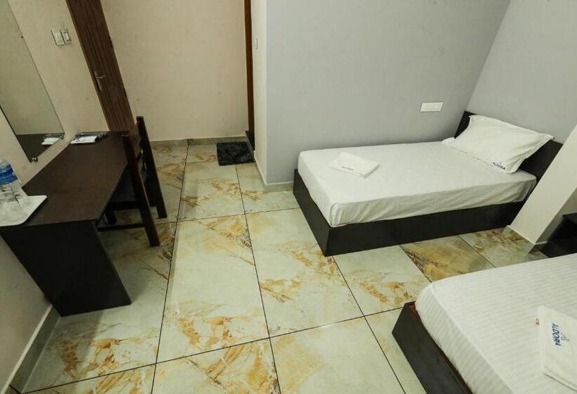 בית מלון כפרי Aldora Airport Residency