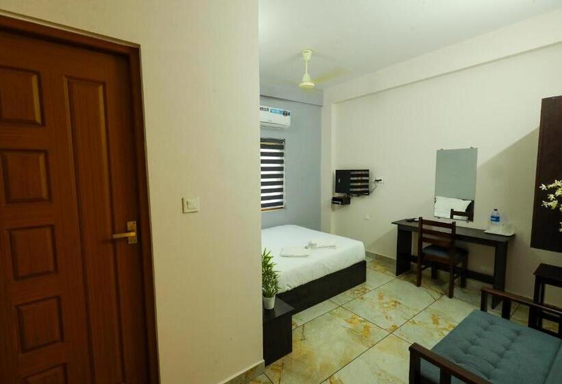 בית מלון כפרי Aldora Airport Residency