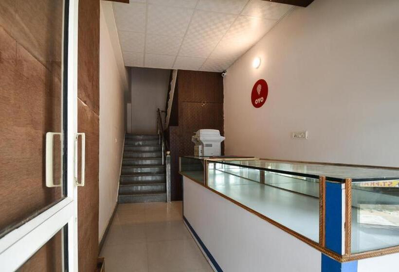 בית מלון כפרי Flagship Ekta Palace