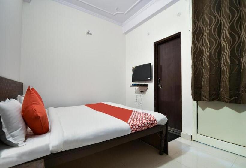 בית מלון כפרי Flagship Ekta Palace