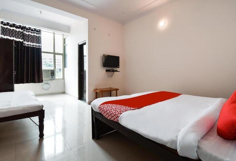 בית מלון כפרי Flagship Ekta Palace