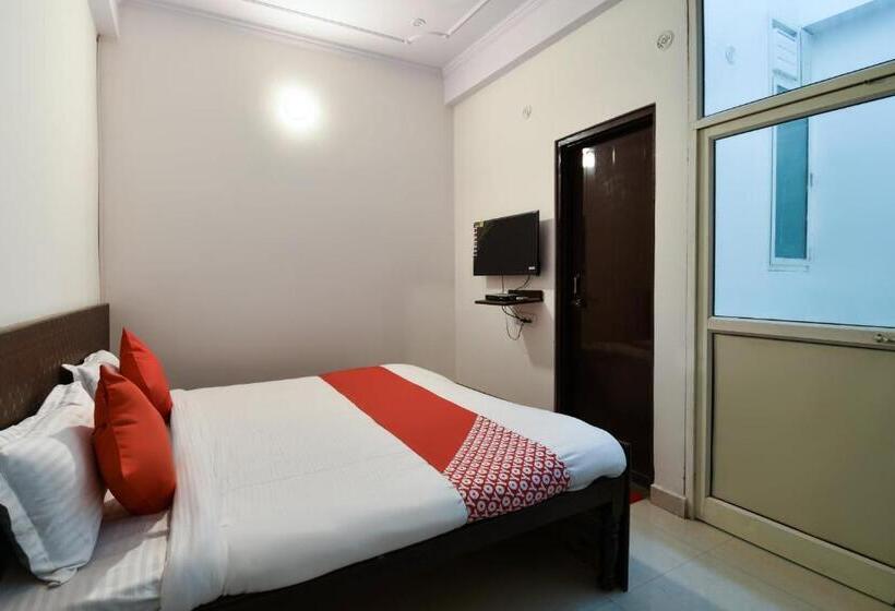 בית מלון כפרי Flagship Ekta Palace