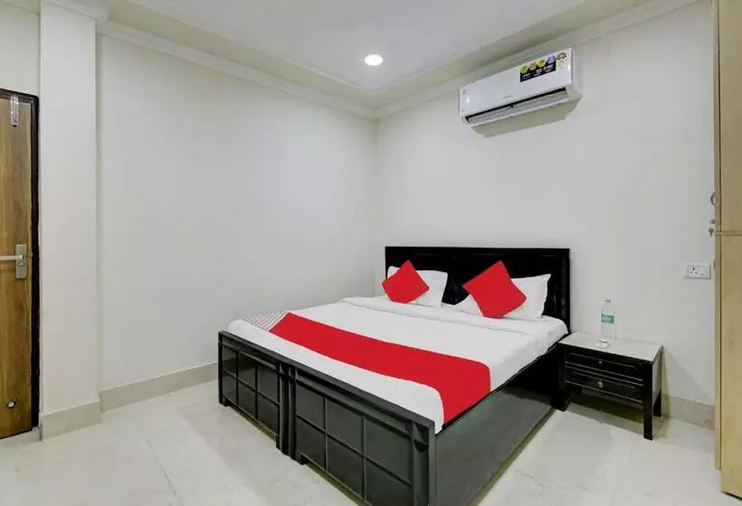 ホテル Oyo 80490d Campus Luxurious