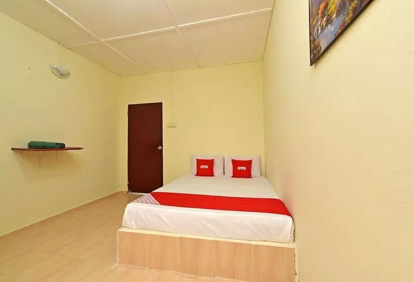 Hotelli Oyo 90689 Chalet Kak Siti