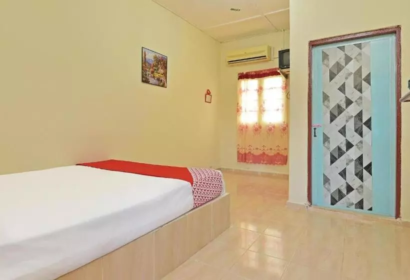 Hotelli Oyo 90689 Chalet Kak Siti