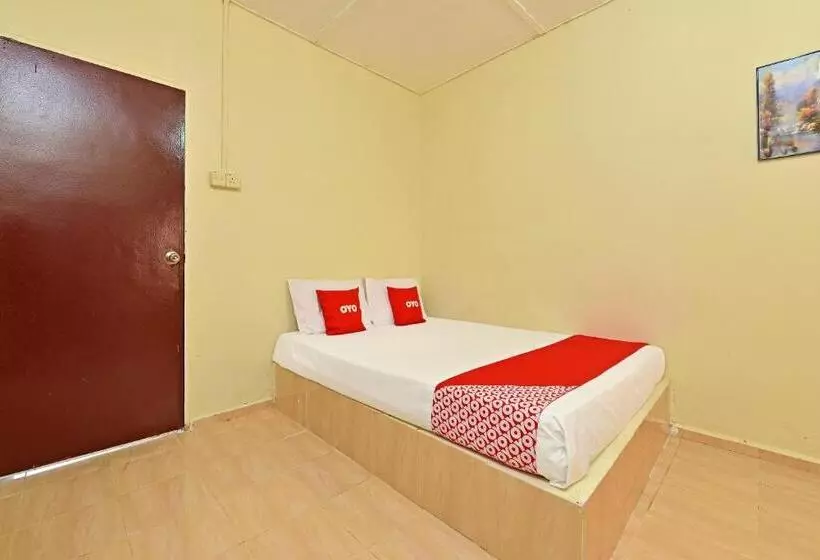 Hotelli Oyo 90689 Chalet Kak Siti