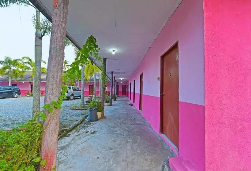 Hotelli Oyo 90689 Chalet Kak Siti