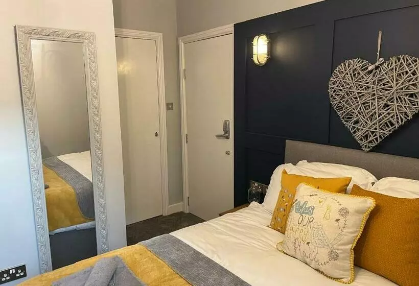 Hotelli Victorian Suites Southport
