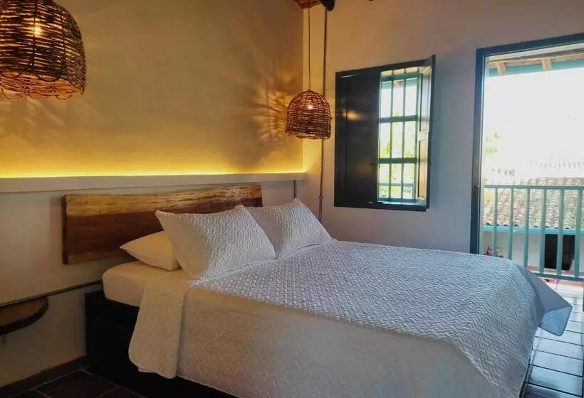 Majatalo Trip Monkey Girón