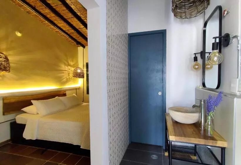 Majatalo Trip Monkey Girón