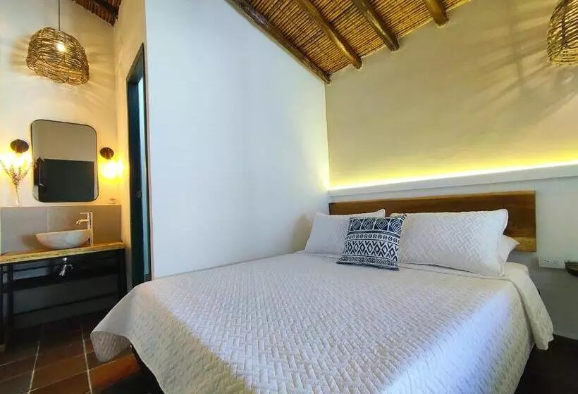 Majatalo Trip Monkey Girón