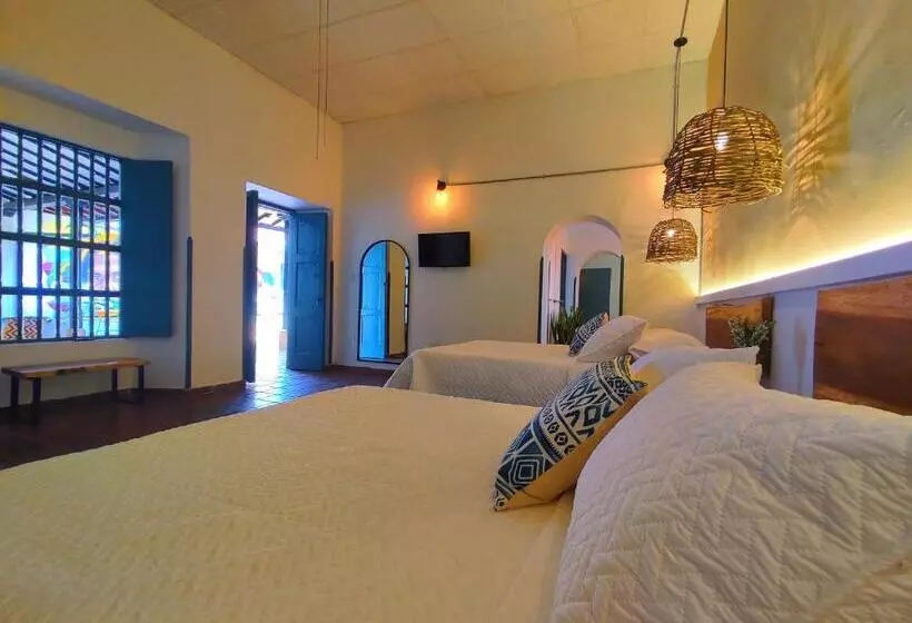 Majatalo Trip Monkey Girón