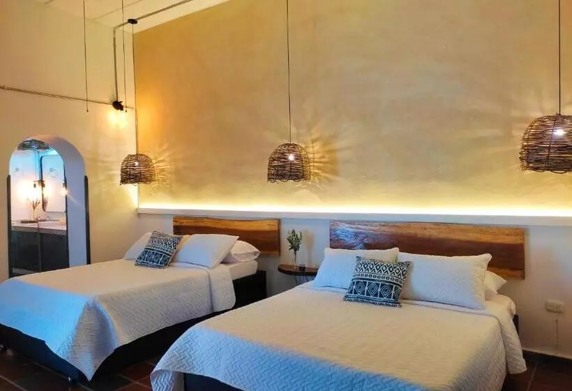 Majatalo Trip Monkey Girón