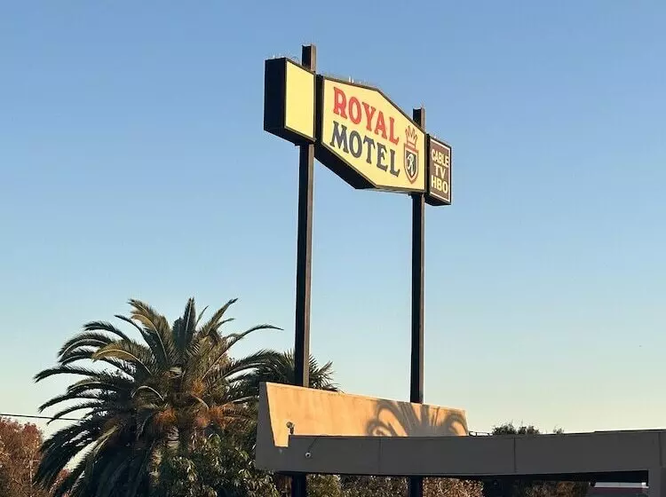 Royal Motel Tracy