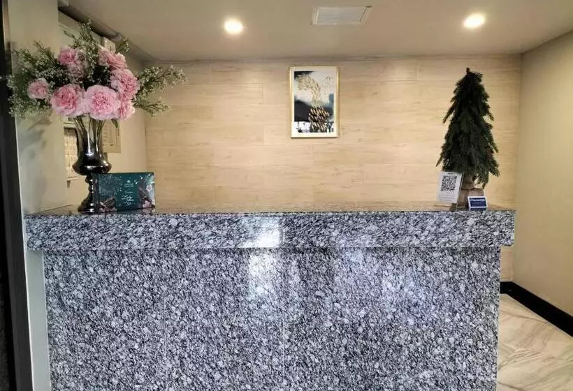 Baan Thanakul Residences