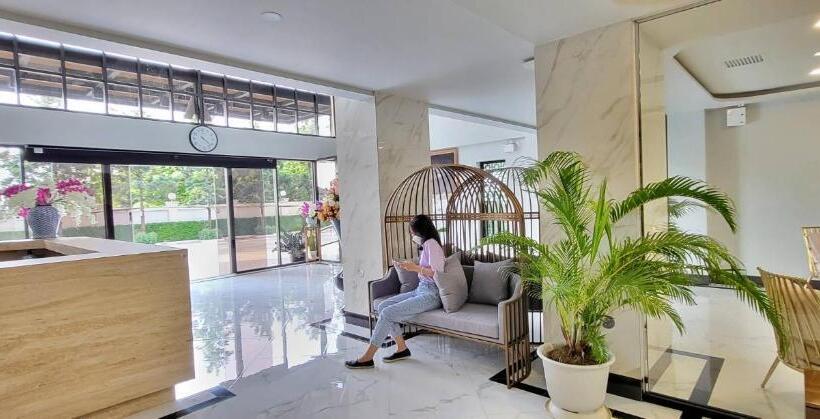 Baan Thanakul Residences