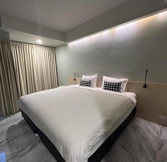 Baan Thanakul Residences