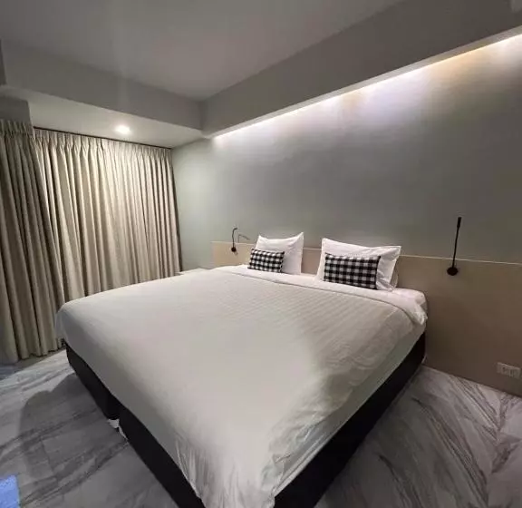 Baan Thanakul Residences