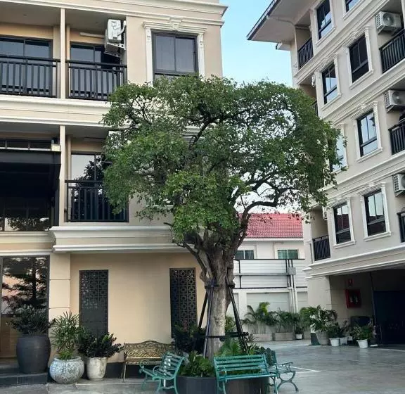 Baan Thanakul Residences