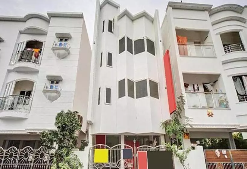 هتل Fabexpress Joel Inn   Nr St Thomas Mount Church & Grand Mall & Phoenix Marketcity Chennai