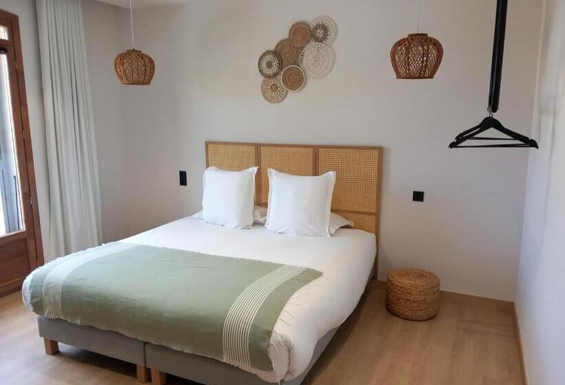 Отель Intense Boutik Hôtel