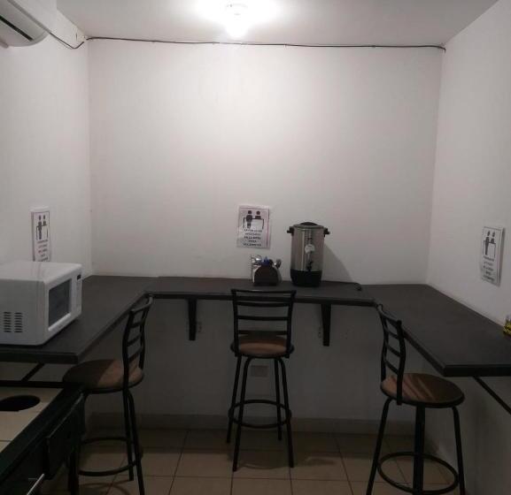 پانسیون Hostel Cuartos De Renta Nuevos Huasteca Potosina Wifi A/c