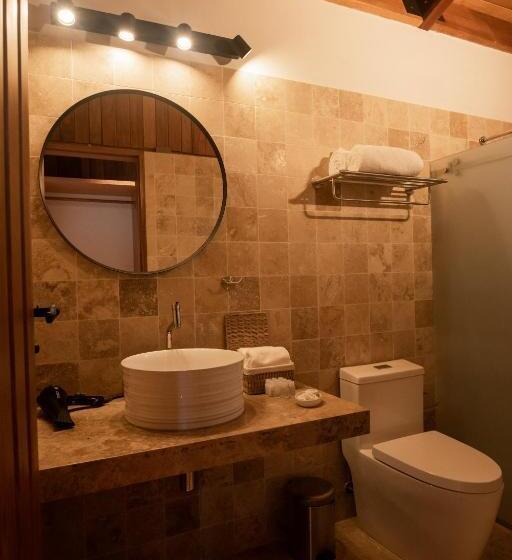 استراحتگاه Viscas Lodge